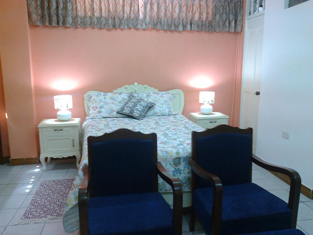 Strenua Santa Maria Suites Trujillo Room photo